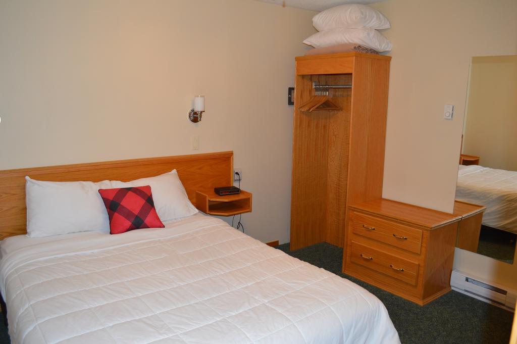 Motel Tyrol Radium Hot Springs Rum bild