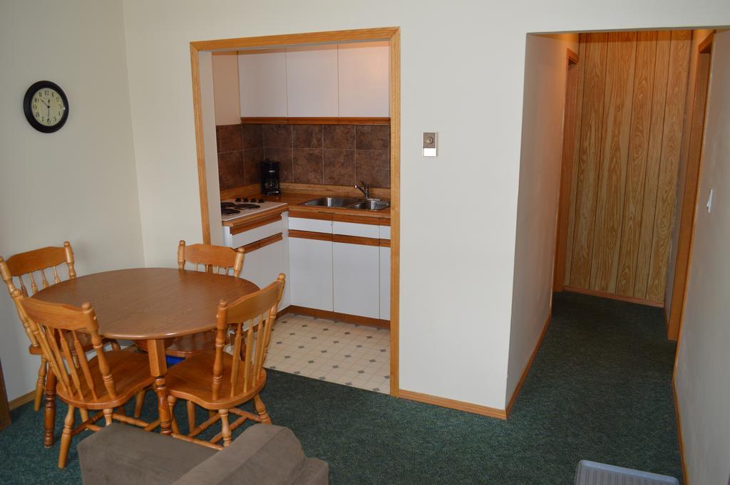 Motel Tyrol Radium Hot Springs Rum bild