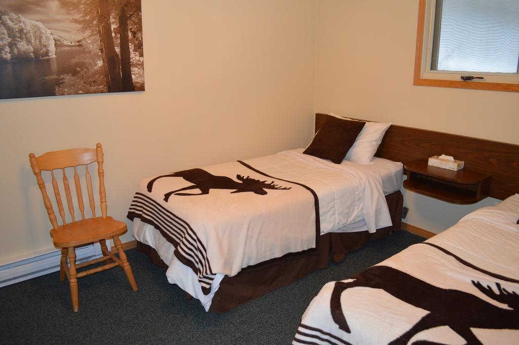 Motel Tyrol Radium Hot Springs Rum bild